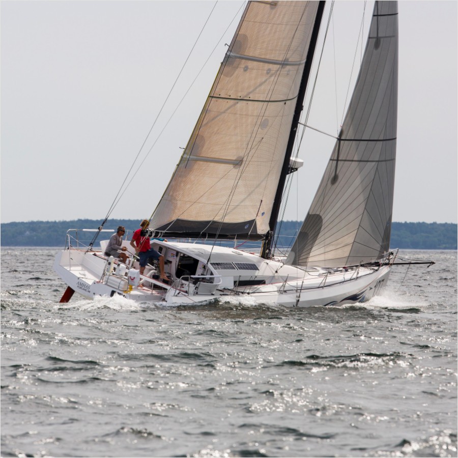 Naviguez en Class40